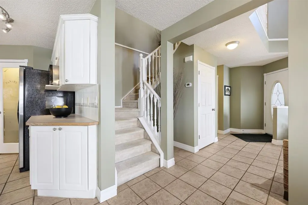 100 Lakeview Cove