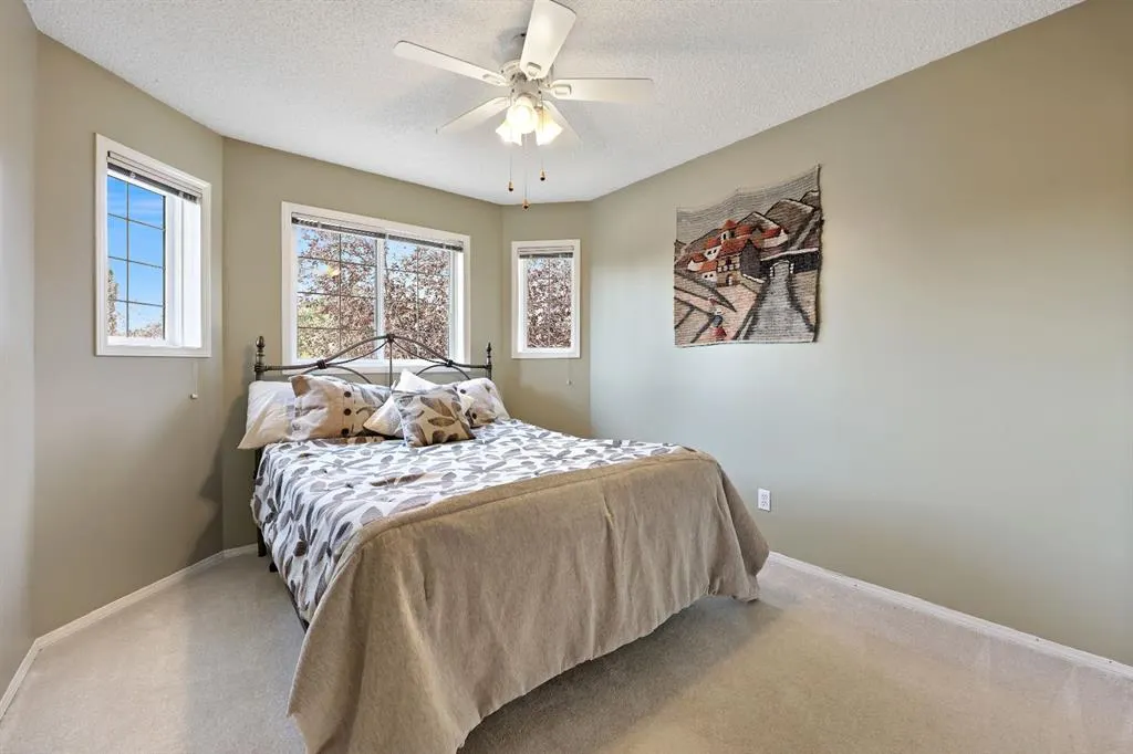 100 Lakeview Cove
