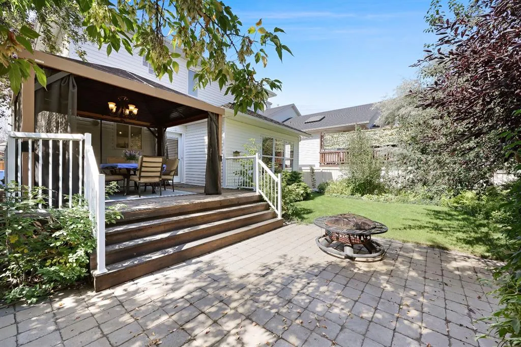 100 Lakeview Cove