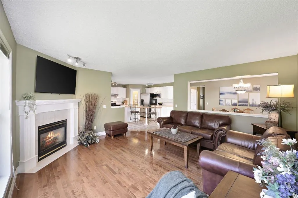 100 Lakeview Cove