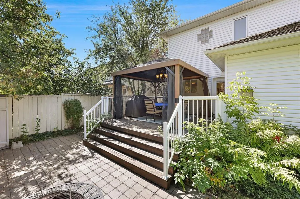 100 Lakeview Cove