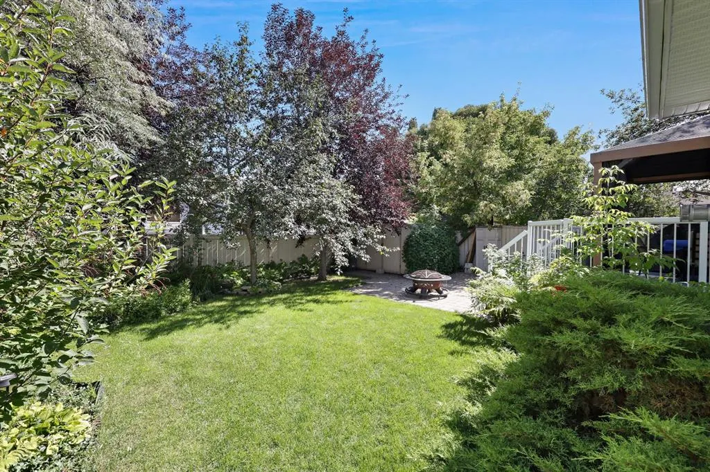 100 Lakeview Cove