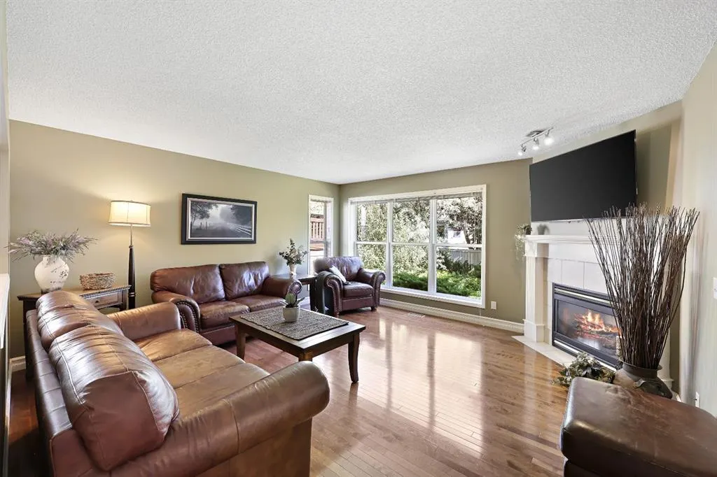 100 Lakeview Cove