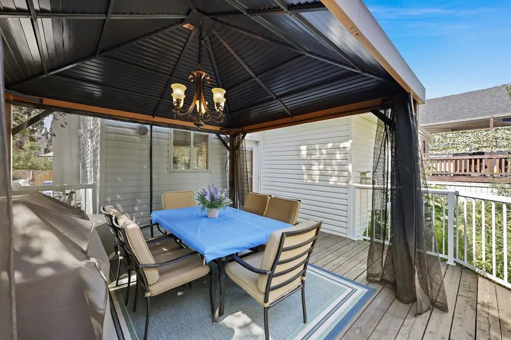 100 Lakeview Cove