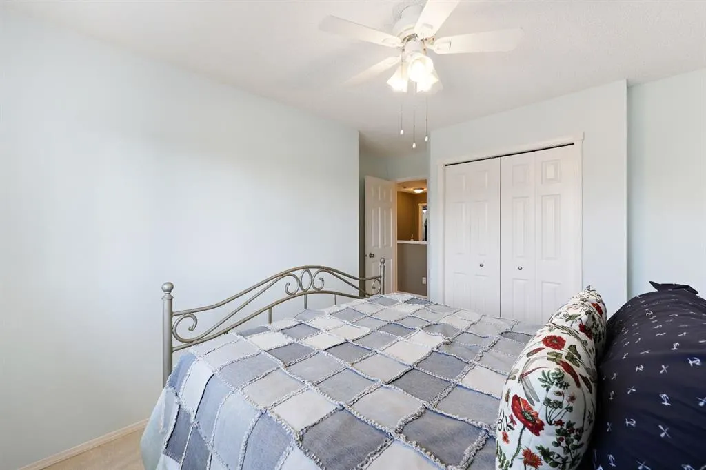 100 Lakeview Cove