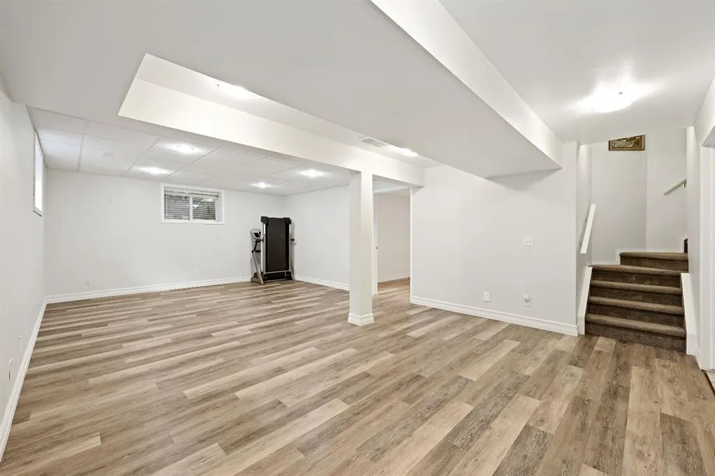 100 Lakeview Cove