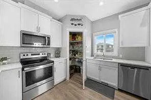 149 RAVENSTERN Crescent SE