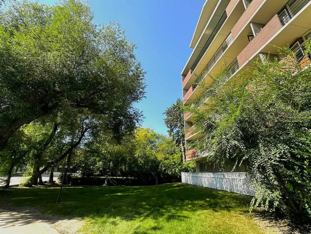 4700 55 Street, #102