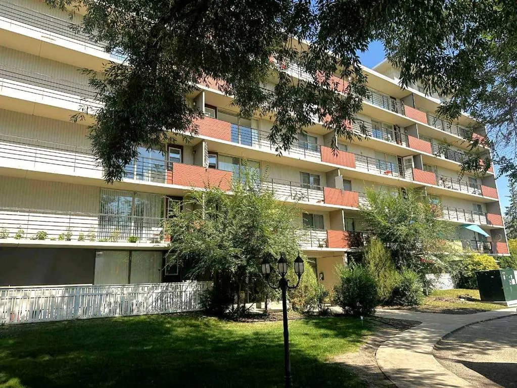 4700 55 Street, #102
