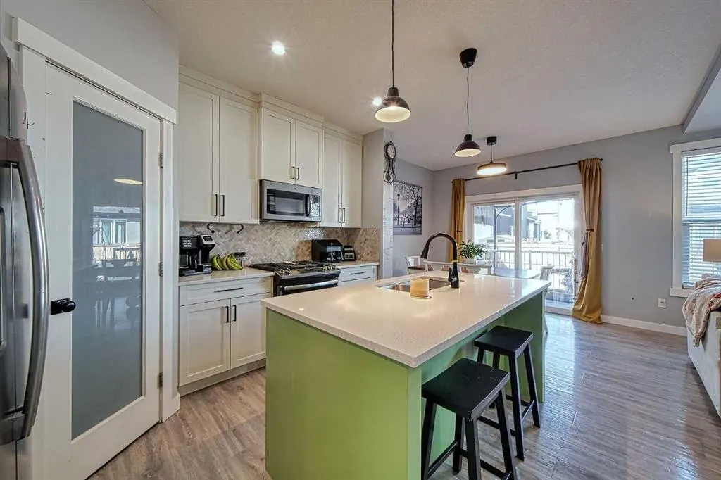 419 Bayview Way SW