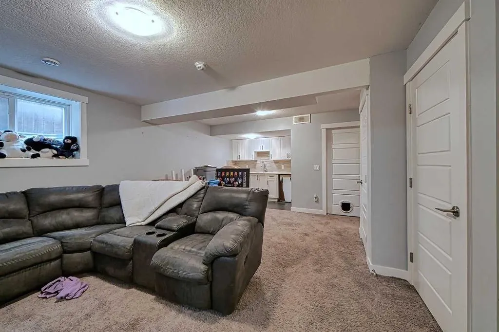 419 Bayview Way SW