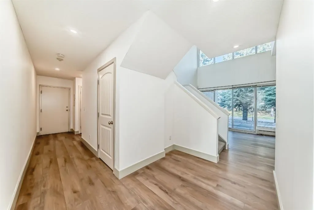 220 Village Terrace SW, #8