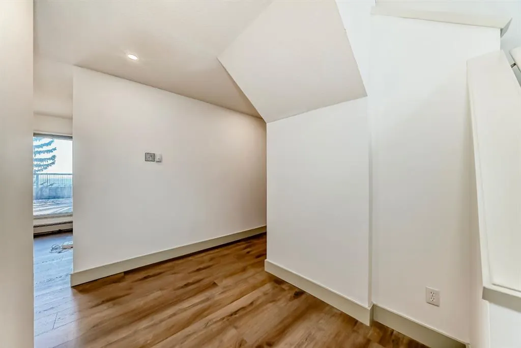 220 Village Terrace SW, #8