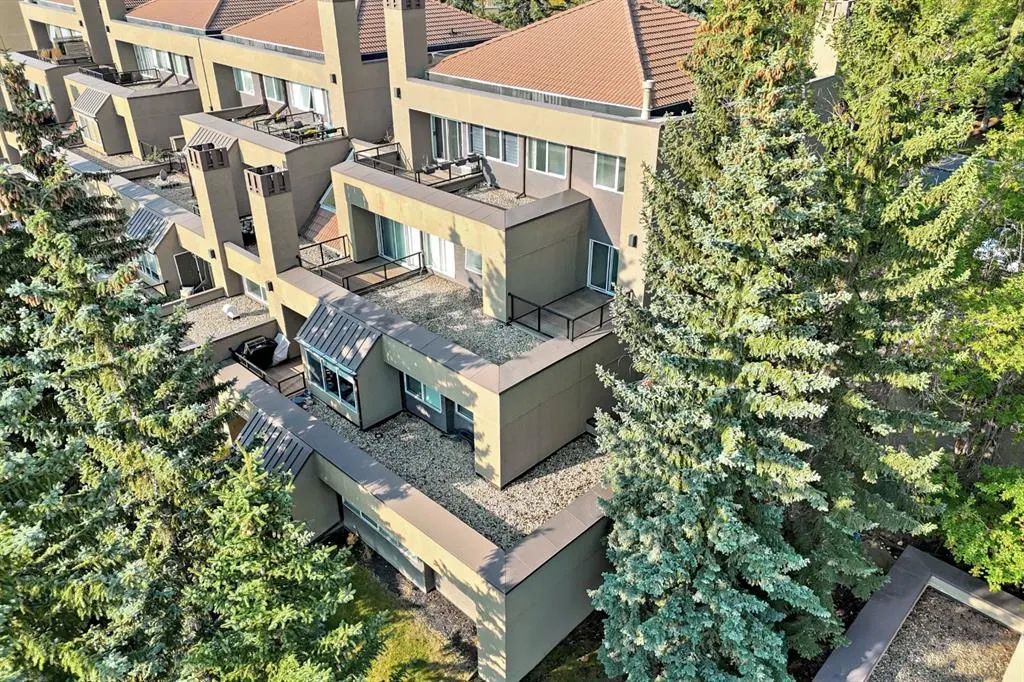 220 Village Terrace SW, #8