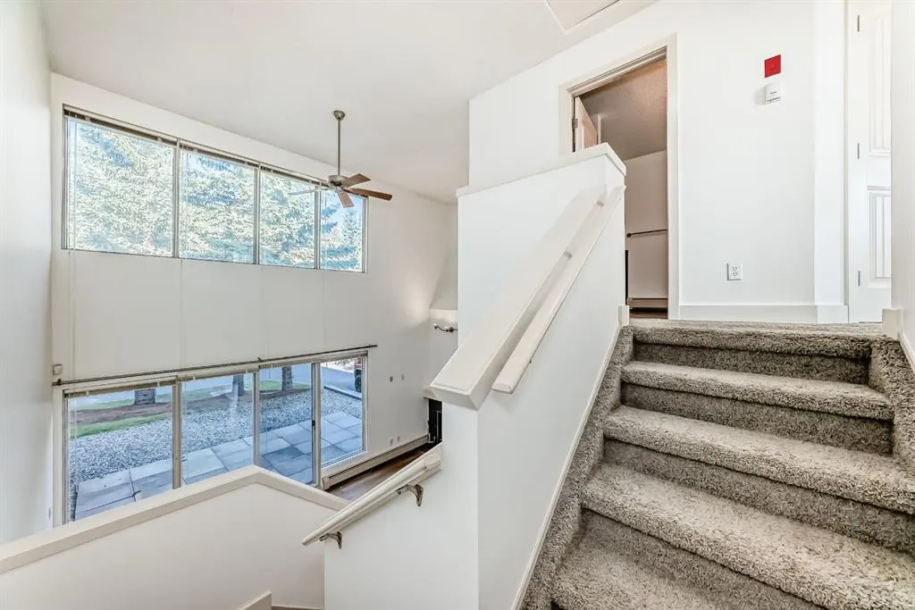 220 Village Terrace SW, #8