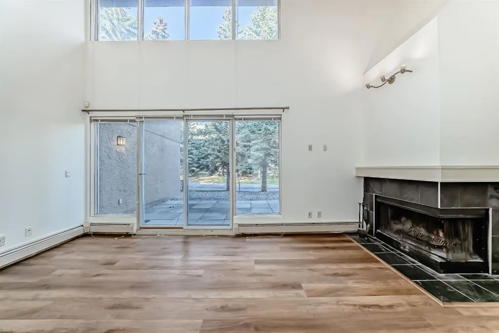 220 Village Terrace SW, #8