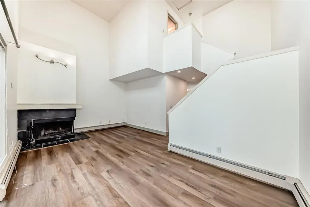 220 Village Terrace SW, #8