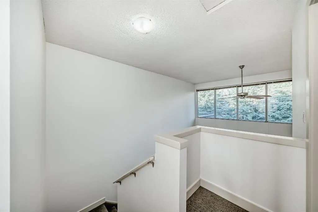 220 Village Terrace SW, #8