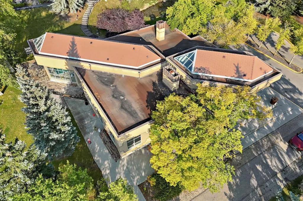 220 Village Terrace SW, #8