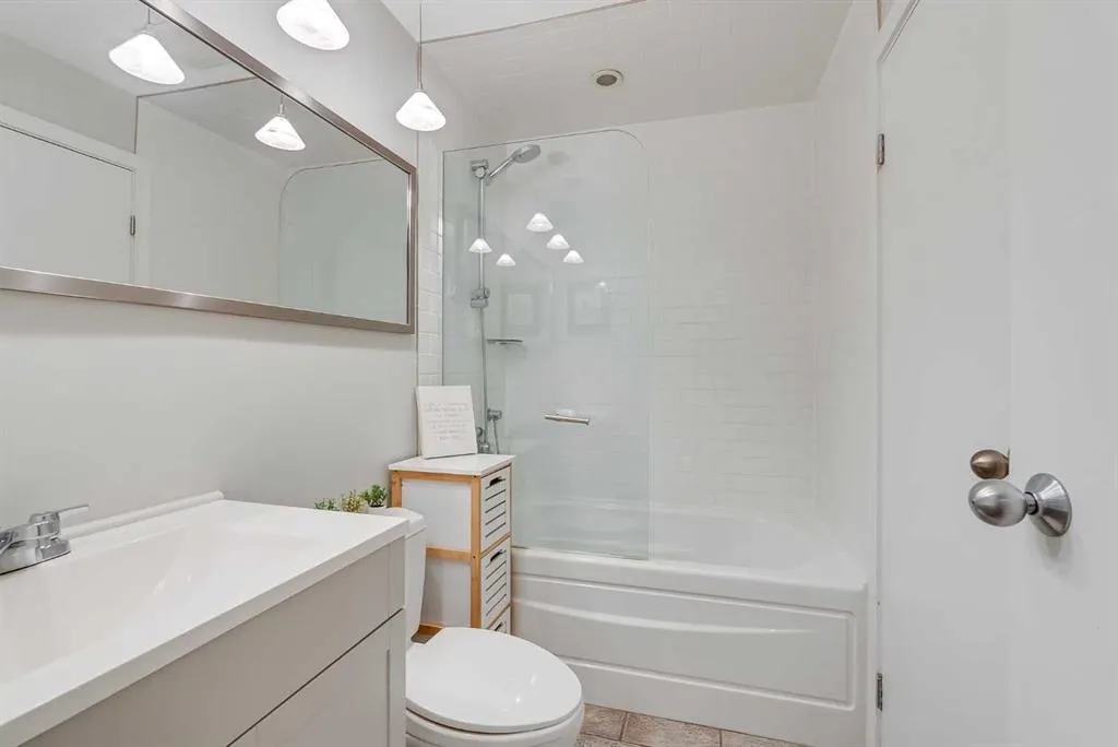 545 18 Avenue SW, #106