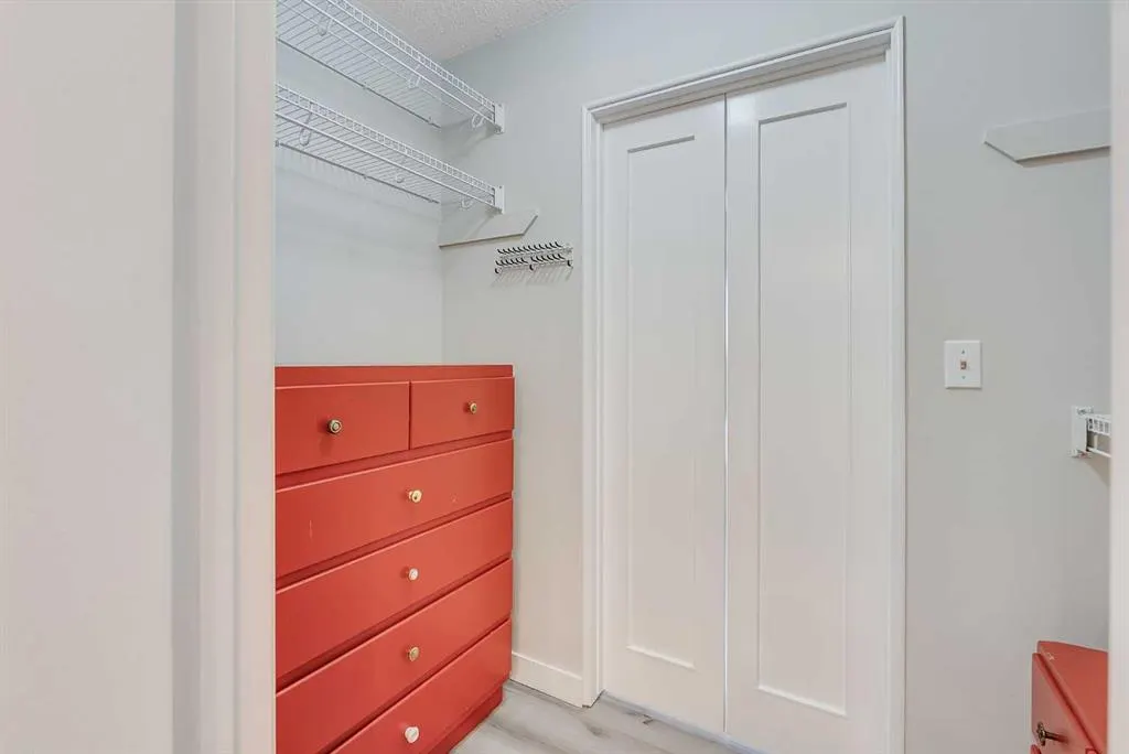 545 18 Avenue SW, #106