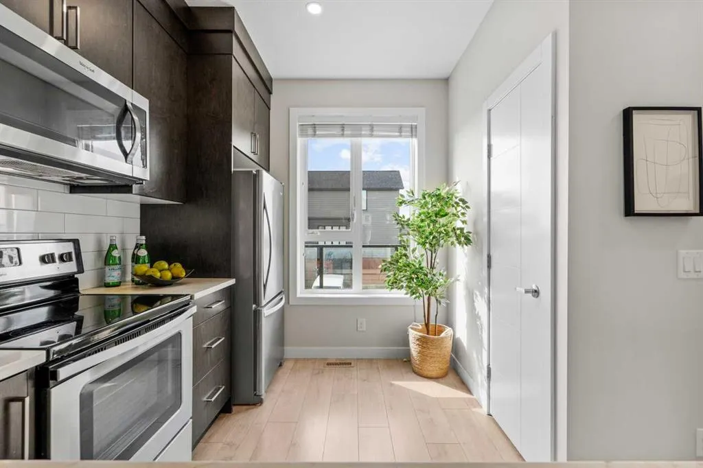 414 Drake Landing Wynd