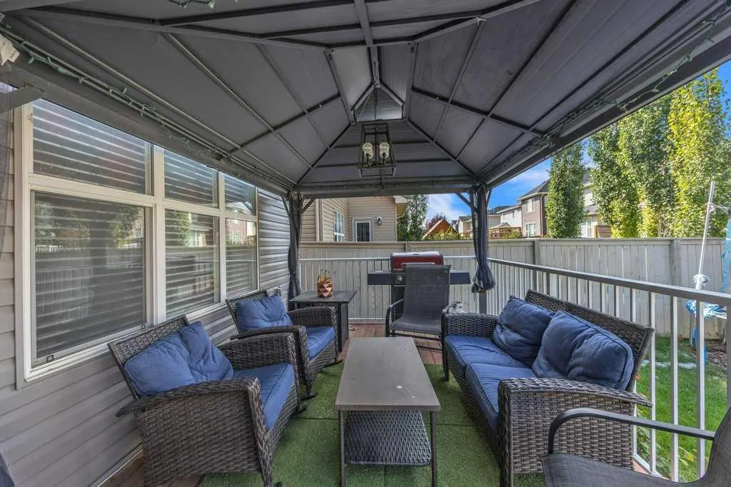 283 Baywater Way SW