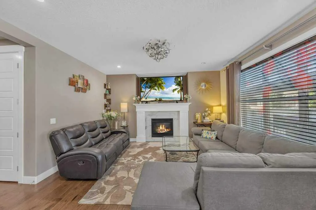 283 Baywater Way SW