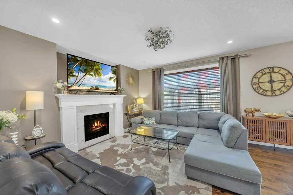 283 Baywater Way SW