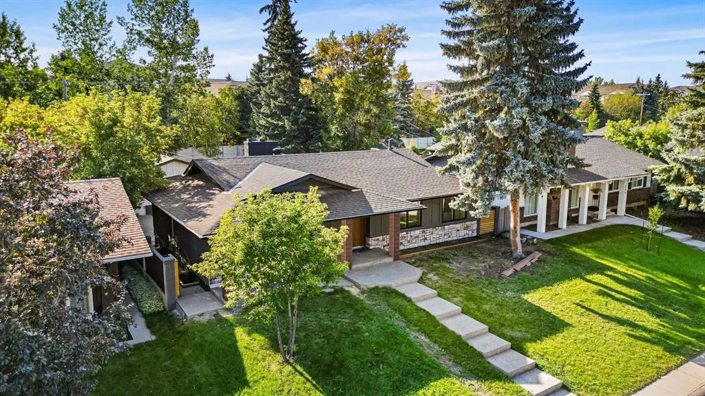 240 Lake Bonavista Drive SE