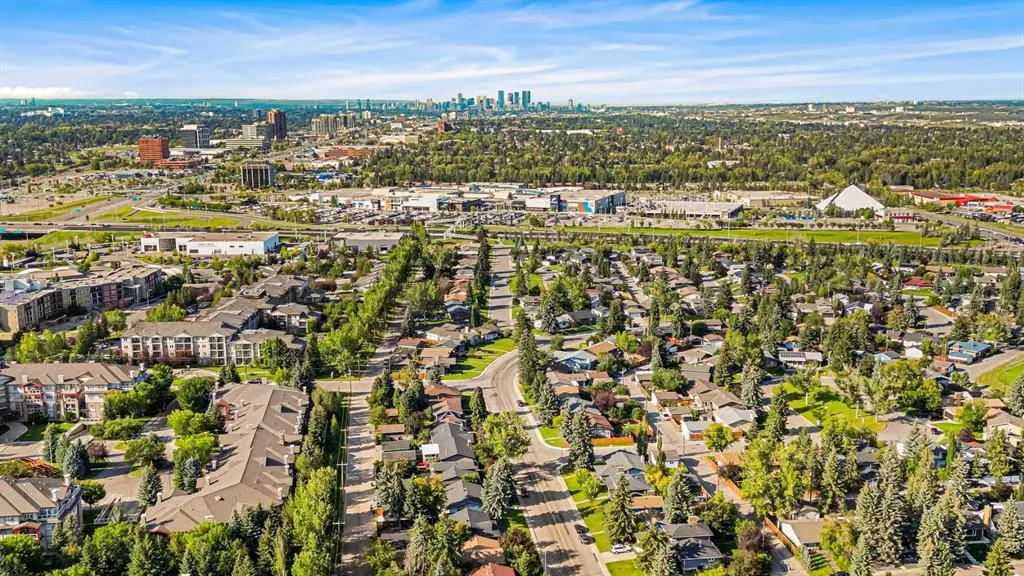 240 Lake Bonavista Drive SE