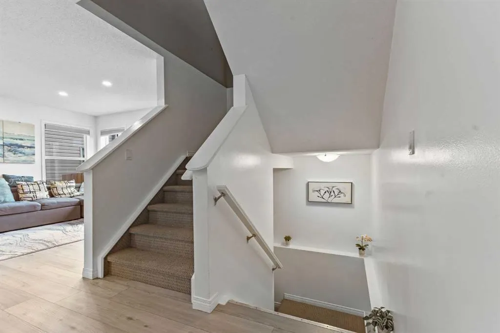 205 Luxstone Way SW