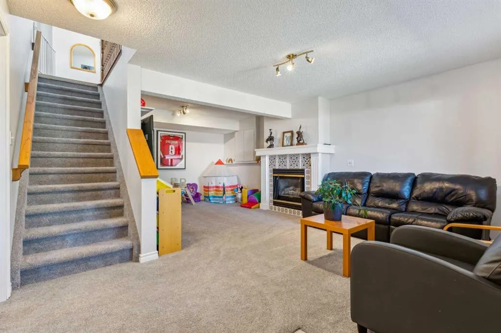 179 Hidden Spring Close NW