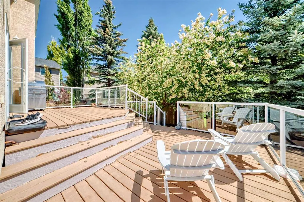73 Simcoe Close SW