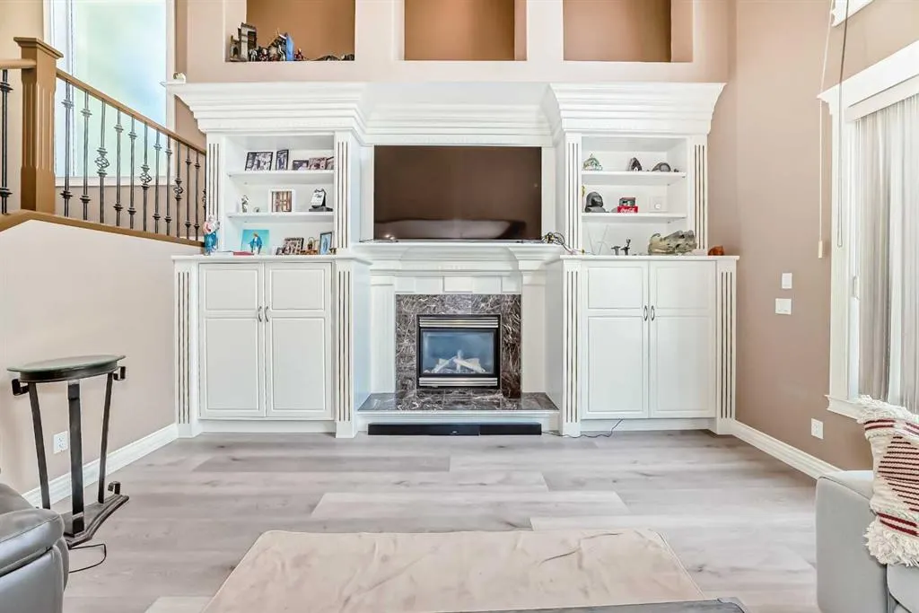 73 Simcoe Close SW