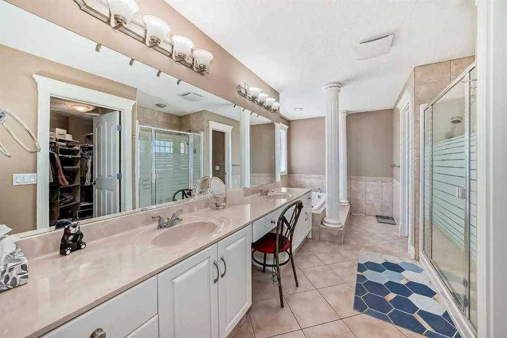 73 Simcoe Close SW