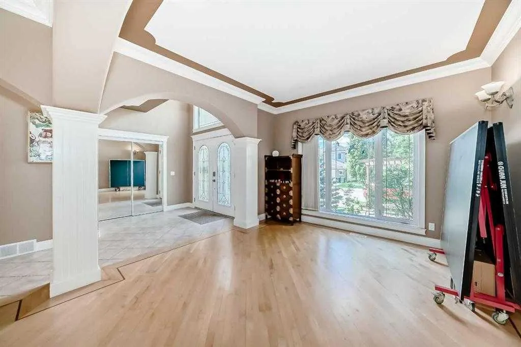 73 Simcoe Close SW