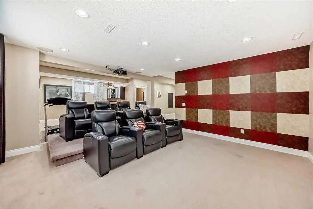 73 Simcoe Close SW