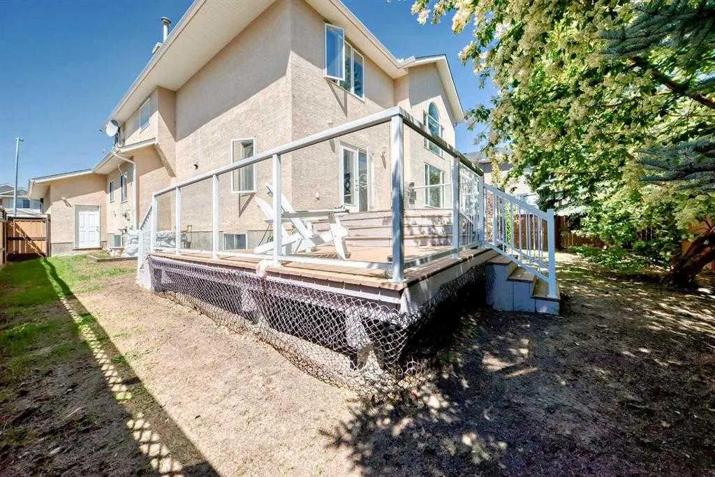 73 Simcoe Close SW