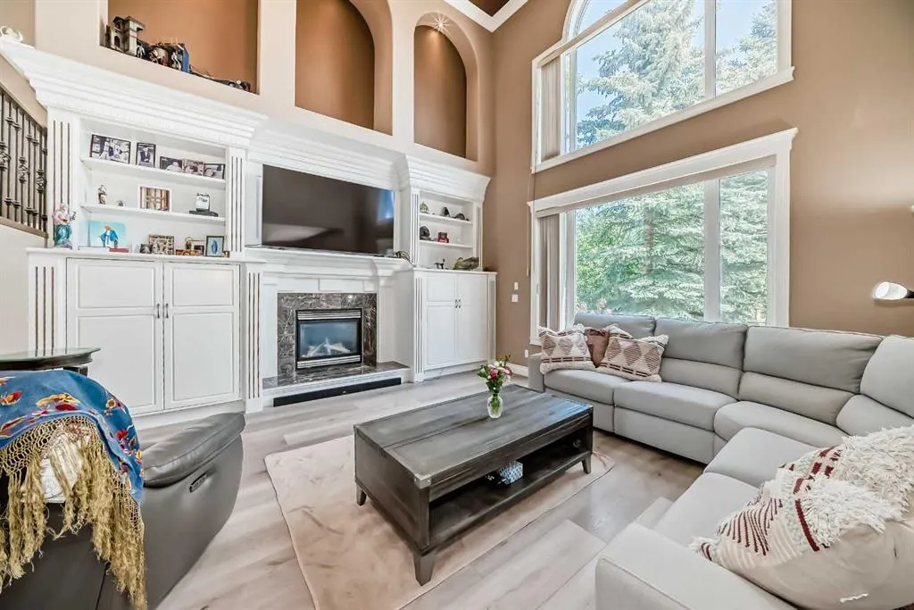 73 Simcoe Close SW