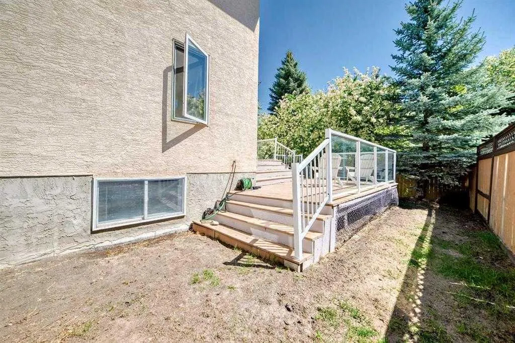 73 Simcoe Close SW