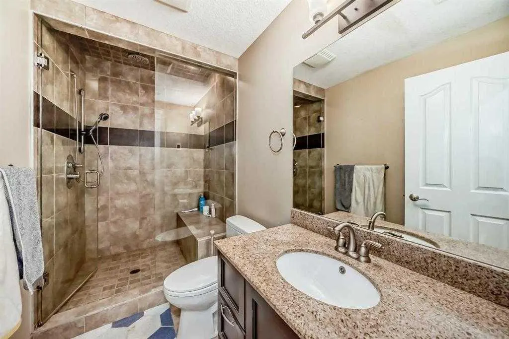 73 Simcoe Close SW