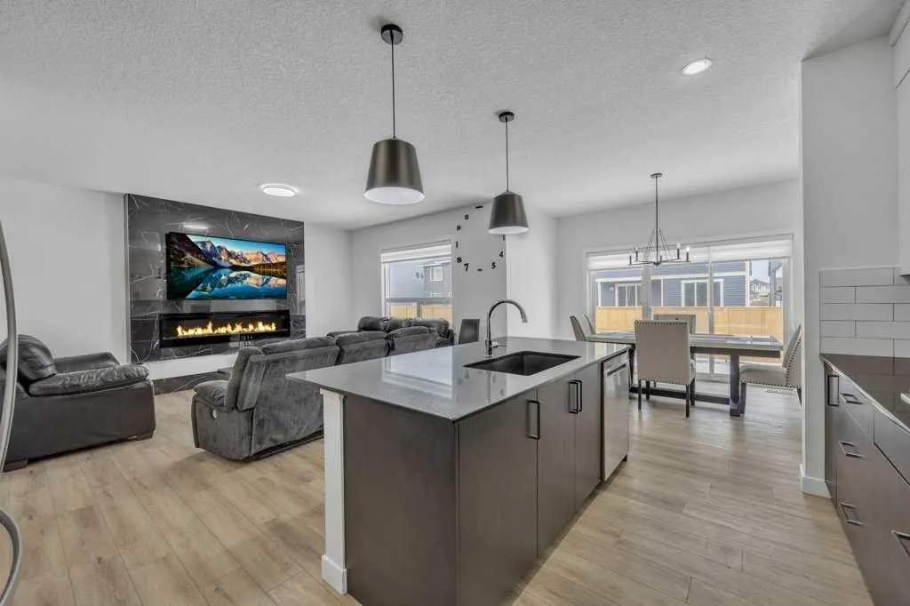 1098 Midtown Avenue SW