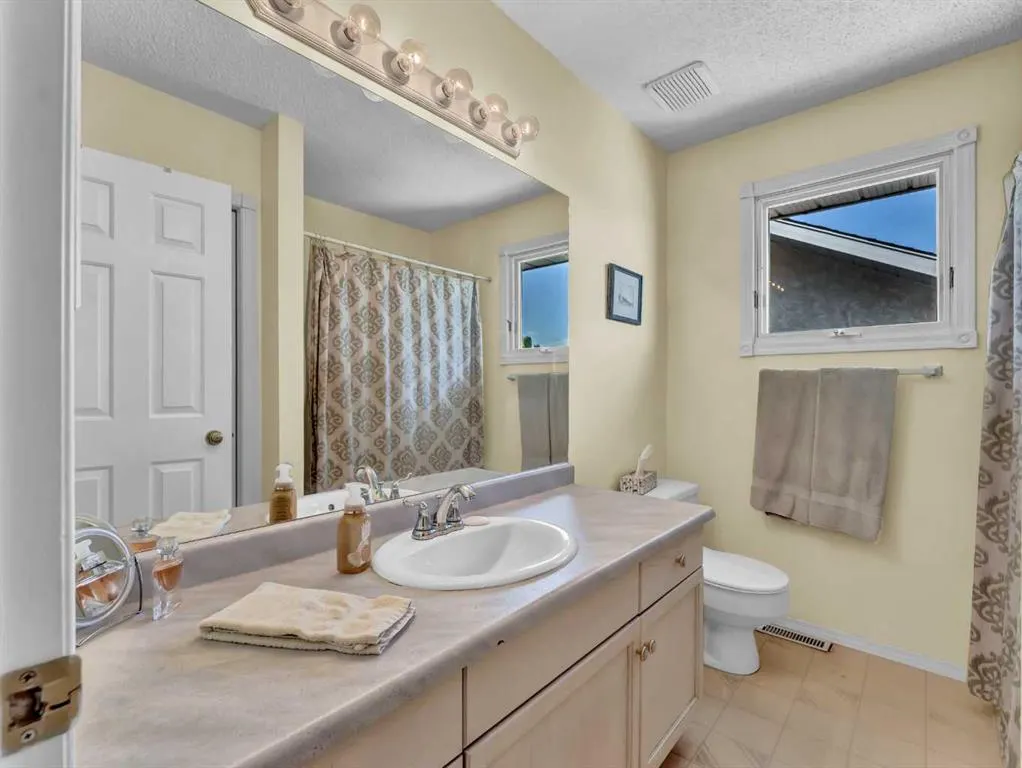 451 Sprague Way SE