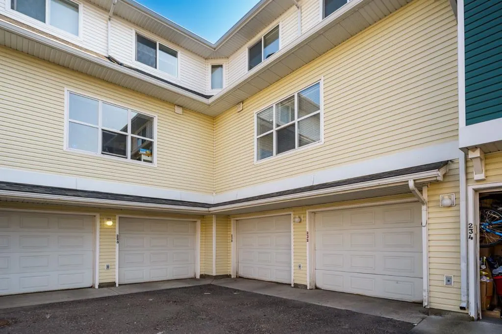 232 Mckenzie Towne Link SE
