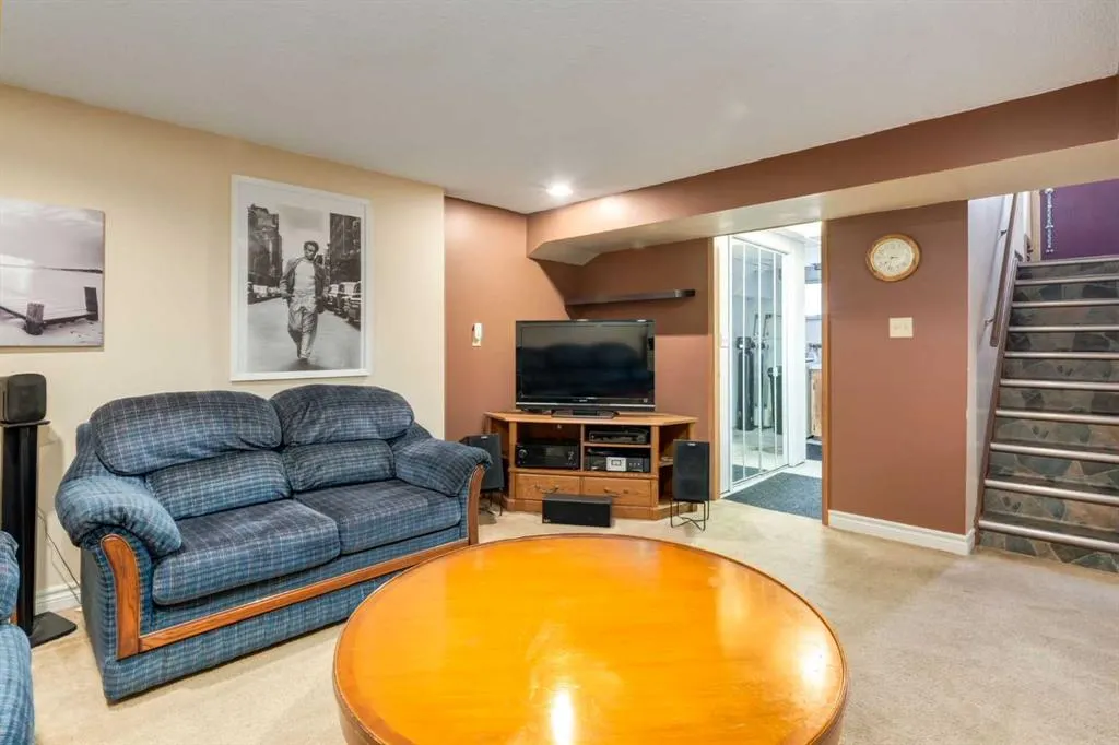 48 Chancellor Way NW