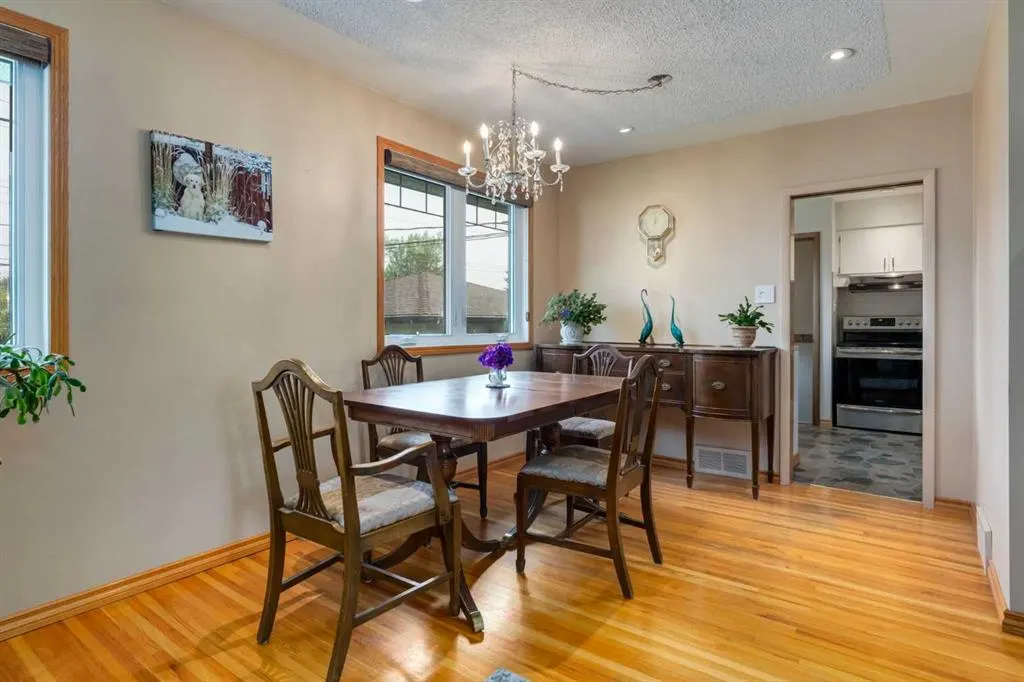48 Chancellor Way NW