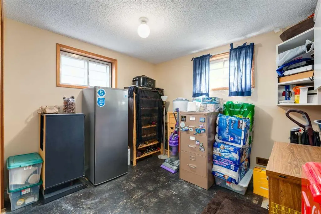 48 Chancellor Way NW