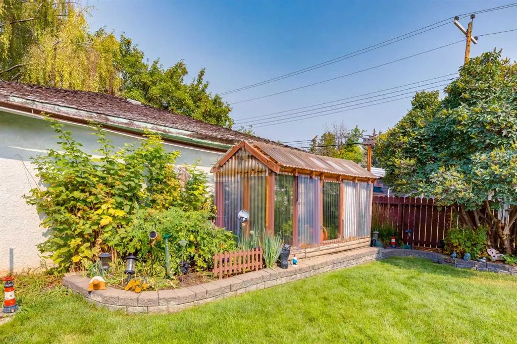 48 Chancellor Way NW