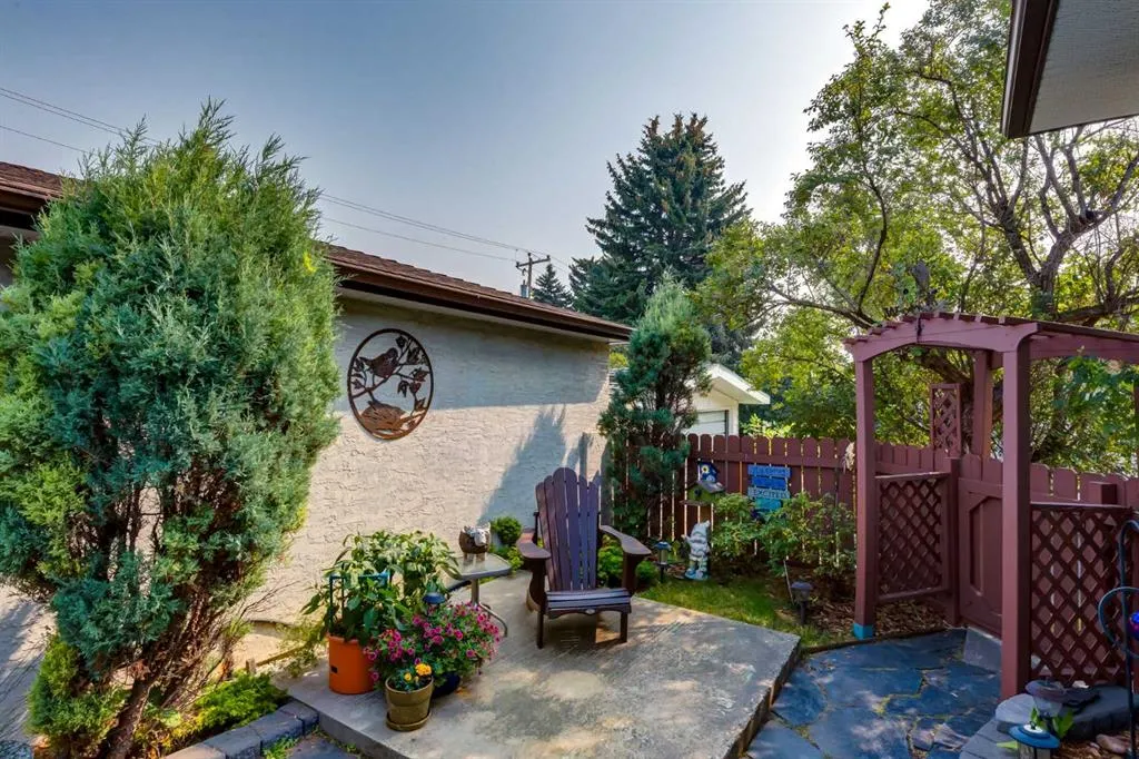 48 Chancellor Way NW